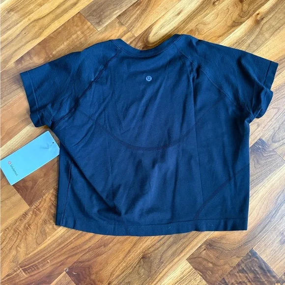 Lululemon Athletica Swiftly Tech 2.0 Cropped Tee, Black size 12, NEW - Picture 12 of 12